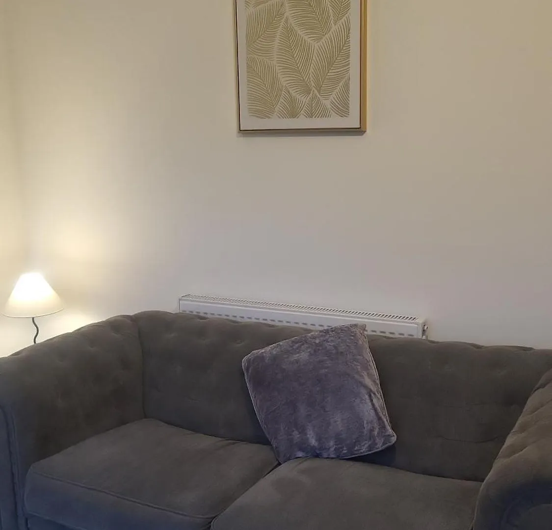別荘 Contemporary 3-Bedroom Home Quiet Rotherham Location With Parking イギリス