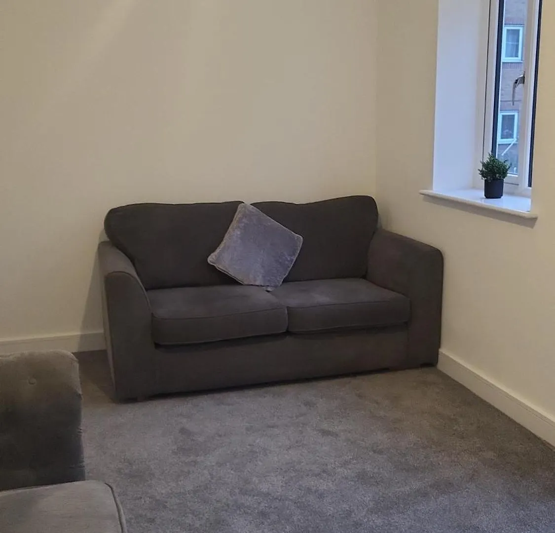 別荘 Contemporary 3-Bedroom Home Quiet Rotherham Location With Parking