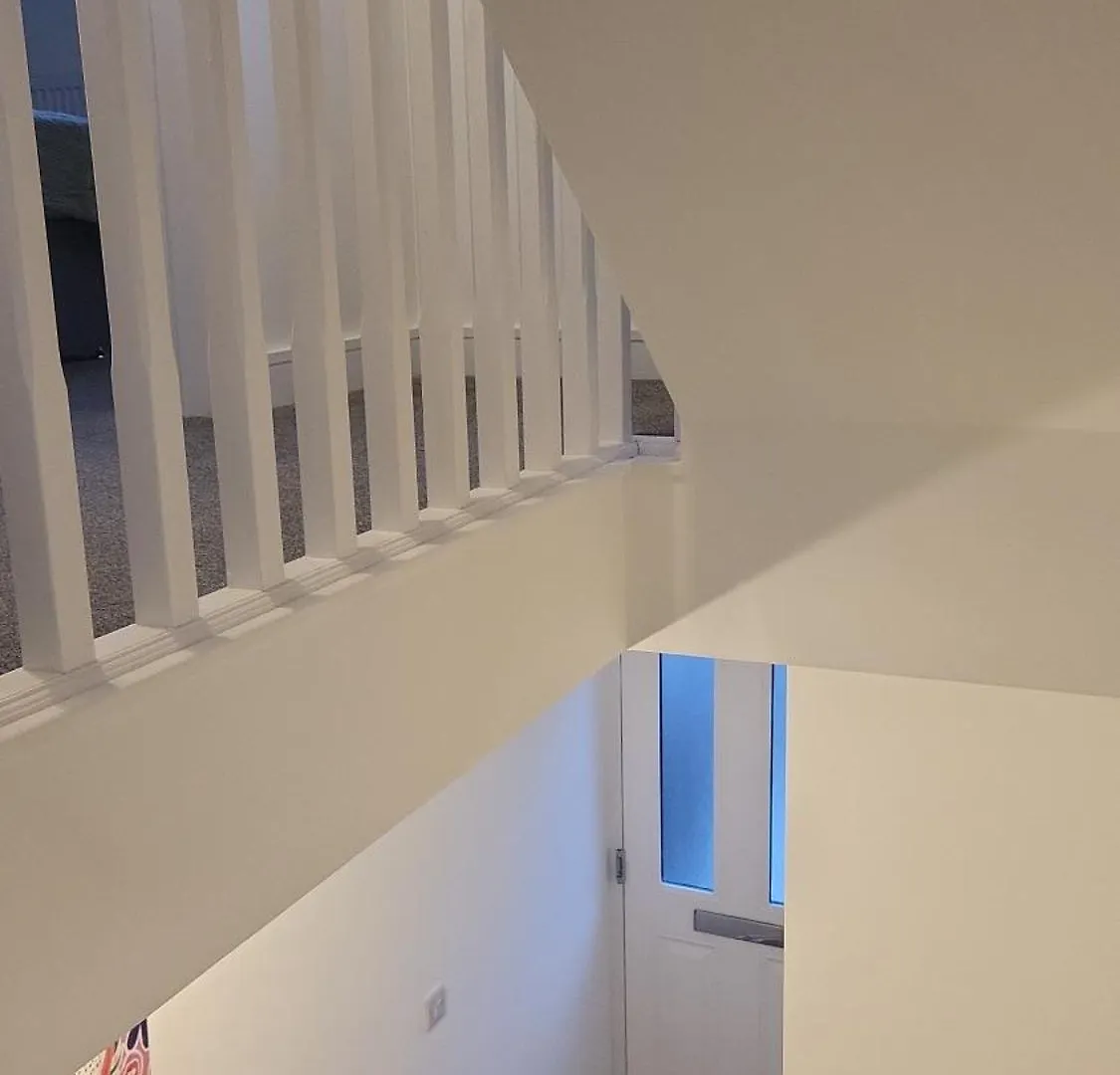 Contemporary 3-Bedroom Home Quiet Rotherham Location With Parking 0*,