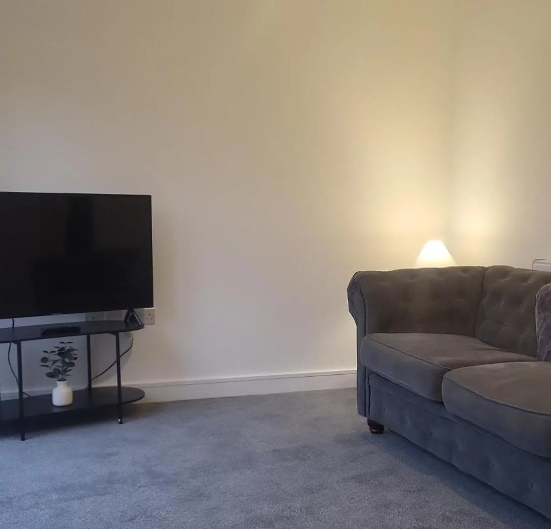 Contemporary 3-Bedroom Home Quiet Rotherham Location With Parking 別荘