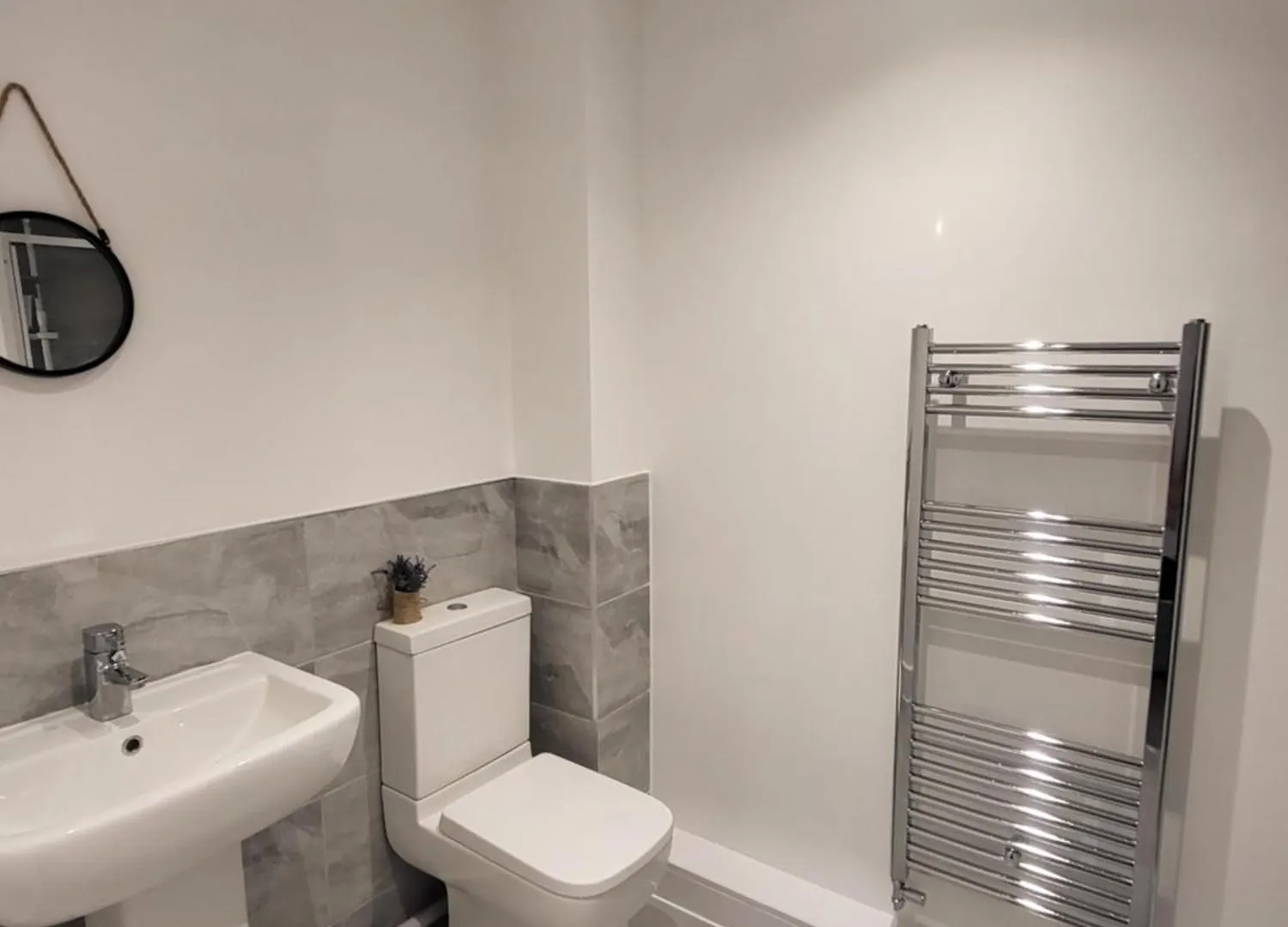 Contemporary 3-Bedroom Home Quiet Rotherham Location With Parking 0*,  イギリス
