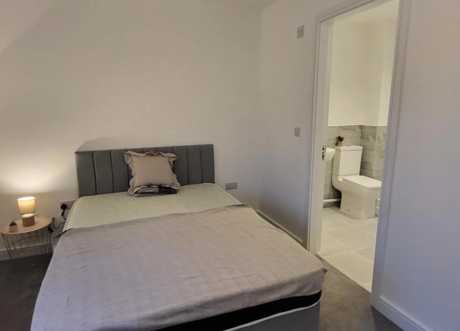 Contemporary 3-Bedroom Home Quiet Rotherham Location With Parking